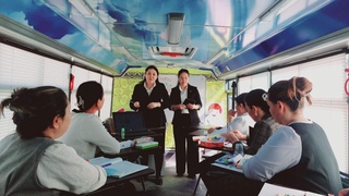 «Ақлвой» автобусы менен алыс аўыллардағы оқыў сабақлары басланды