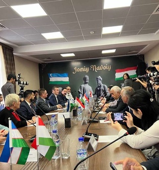 Lyuk Besson “Jomiy va Navoiy” tarixiy filmini yaratishda ishtirok etadi