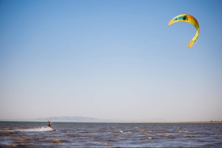 В Тудакуле открывается первая в Узбекистане школа кайтсёрфинга