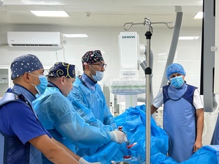 68 ёшли бемор буйрак артериясида мураккаб стентлаш амалиёти ўтказилди