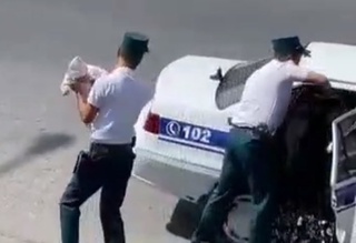 Аёлни тепиб, машинага ўтқазган ППХ ходими ишдан бўшатилди