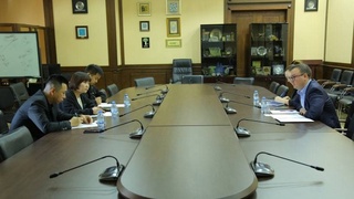 Байни Ӯзбекистон ва Чин муносибатҳои тиҷоративу иқтисодӣ баррасӣ шуданд