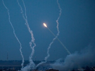 АҚШ ва Буюк Британия Ямандаги ҳусийлар нишонларига навбатдаги зарбаларни берди