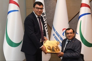 Осиё Паралимпия қўмитаси президенти Бош вазир ўринбосари Азиз Абдуҳакимов билан учрашди