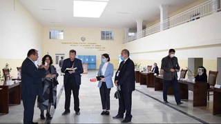 Представители СМИ Навоийской области посмотрели готовность избирательных участков к выборам