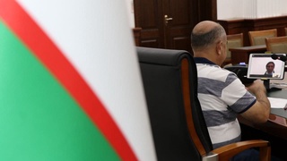 “Talonchi ichimizdan chiqdi”. Zoyir Mirzayev Mahalla boshqarmasining 2 nafar xodimi sirini fosh qildi