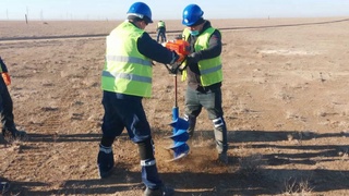 Делегация ознакомилась со строительством Навоийской солнечной фотоэлектрической станции