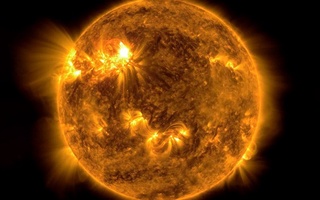 Қуёшда катта миқдорда плазма ажралиб чиқди