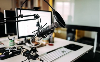 Центробанк Узбекистана запускает бизнес-инкубатор для подкастеров «HelloHosts»