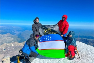 Ўзбекистонликлар Элбрус чўққисини забт этишди