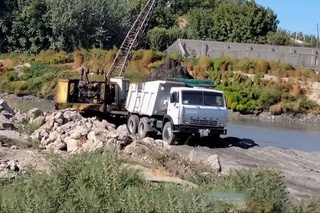 В Самаркандской области пресечена незаконная добыча смеси черного песка, нарушитель привлечен к ответственности