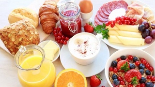 Только не утром: какие продукты нельзя есть на завтрак