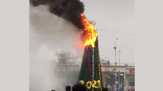 В Фергане загорелась новогодняя елка