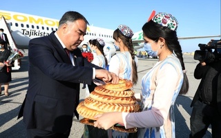 Сўғд вилояти раиси Ражаббой Аҳмадзода бошчилигидаги Тожикистон делегацияси Фарғонага келди