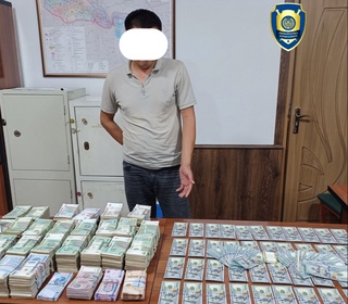 Гурлан туманида чет эл валютасини ноқонуний муомалага киритилишининг олди олинди