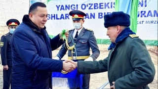 Термизда ҳарбий хизматчиларга янги уй-жойлар берилди