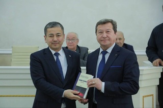 Ученые навоийского и Южно-Казахстанского вузов  презентовали новые издания