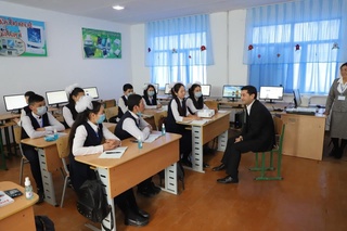 Халқ таълими вазирлиги раҳбарияти Қорақалпоғистон Республикаси мактаблари фаолияти билан танишди