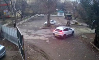 Тошкентда Траcкер икки ёш болани уриб юборди