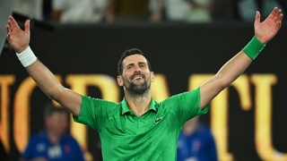 Новак Джокович в пятисетовом триллере одолел Янника Синнера