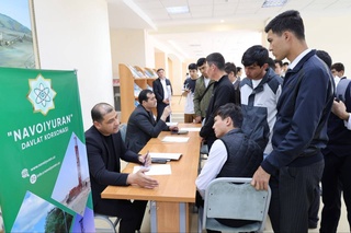 Свыше 40 предприятий и организаций приняли участие в «Дне карьеры» в Навоийском государственном горно-технологическом университете