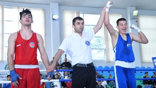 Чемпион Азии выиграл в Маргилане у чемпиона Европы по боксу