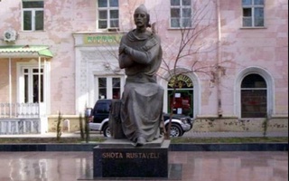 В Ташкенте реконструируют улицу и площадь вокруг памятника Шоте Руставели