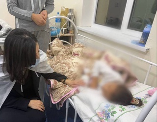 Детский омбудсман ознакомилась с ходом лечения пострадавших детей в Джизакской области