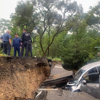 Primoreda ko'prik qulab tushdi