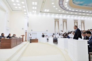 Сурхондарё ҳокими барча ўринбосарларига огоҳлантириш, бир нечта мутасадди раҳбарларни эса интизомий жазога тортди