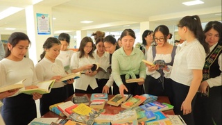 «Студентлер бәҳәри» фестивалы ҚМУда көтериңки руўхта өткерилди