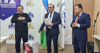 40 нафар журналист ўзаро шахматда беллашди