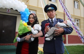 Қаршида 30 нафар ҳарбий хизматчига янги хонадонлар калитлари топширилди