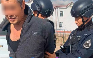 Мактабга маст ҳолда қўлида болта билан келган фуқаро тўхтатиб қолинди