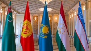 Бес бармақ бирлессе, муш болар