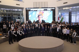 Нобел мукофоти лауреати ўзбекистонлик ёшлар учун маъруза қилди