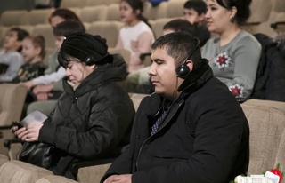 Oʻzbekiston Yoshlar teatri koʻzi ojiz kattalar va bolalar uchun spektakl namoyish etdi