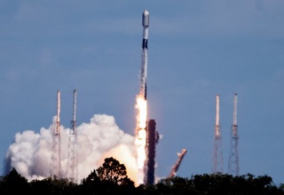 SpaceX запустила деревянный спутник