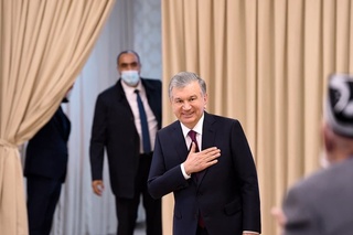 Президент навестил ветеранов войны и труда