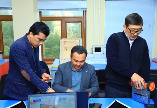 Hindiston oliygohlari vakillari JDPUda