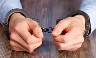 Қашқадарёда ҳоким ёрдамчисига жиноят иши қўзғатилди