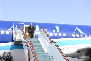 The President of the Republic of Azerbaijan arrives in Samarkand