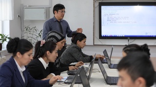 Педагоги и учащиеся Навоийской области осваивают современные языки программирования