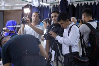 ОАВ вакиллари замонавий ягона мактаб формасини тайёрланиши жараёни билан танишди