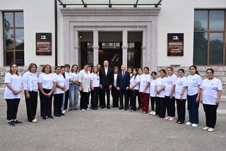 Өзбекстан ҳәм Әзербайжан Президентлери тигиўшилик фабрикасын барып көрди