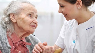 Защищая тех, кто создал наше будущее: важность социальной поддержки пожилых граждан