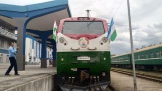 30 йил деганда биринчи марта Душанбедан Тошкентга поезд келмоқда