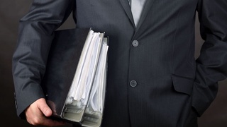 Мансабдор шахсларнинг тадбиркорлик фаолиятига чек қўйилмоқда