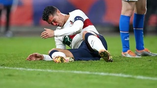 Криштиану Роналду разбили нос в матче с Чехией