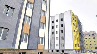 Благоустроенный  город посреди степи